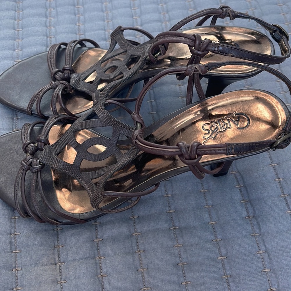 Carlos Brown heeled Sandel 8 1/2 M